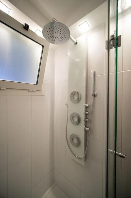 Fully Equipped Apartment Balcony Sleeps 7 Wifi Marsilya Dış mekan fotoğraf